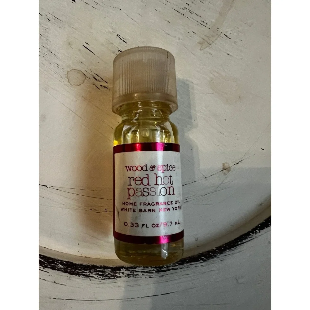 Bath & Body Lot of 2 Wood & Spice Red Hot Passion & Creamy Nutmeg Oils (Read)